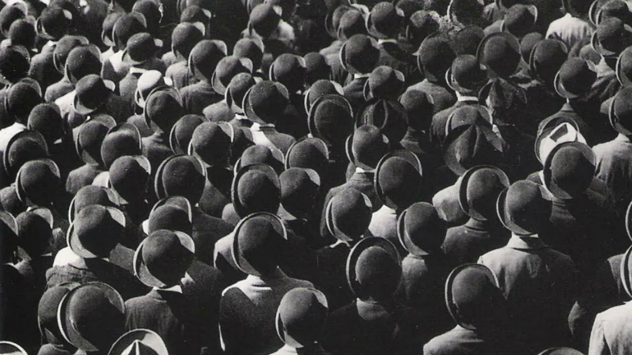 The End of St. Petersburg (1927)