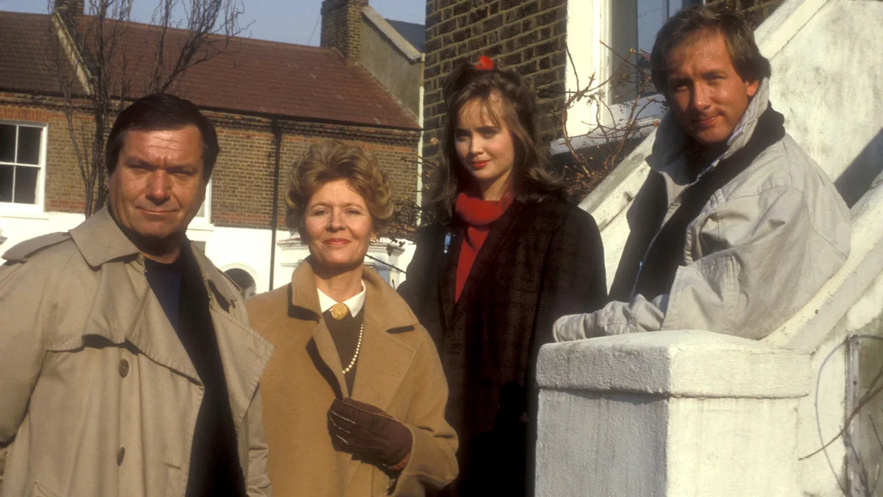 Three Up, Two Down (1985)