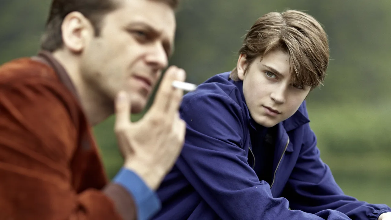 A Distant Neighborhood (2010)