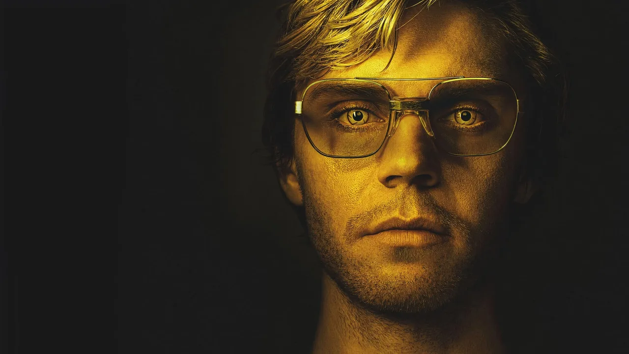 DAHMER - Monster: The Jeffrey Dahmer Story (2022)