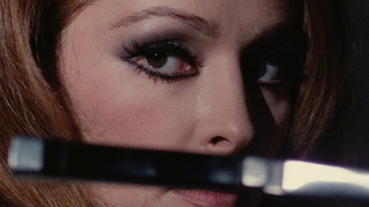 Death Walks on High Heels (1971)