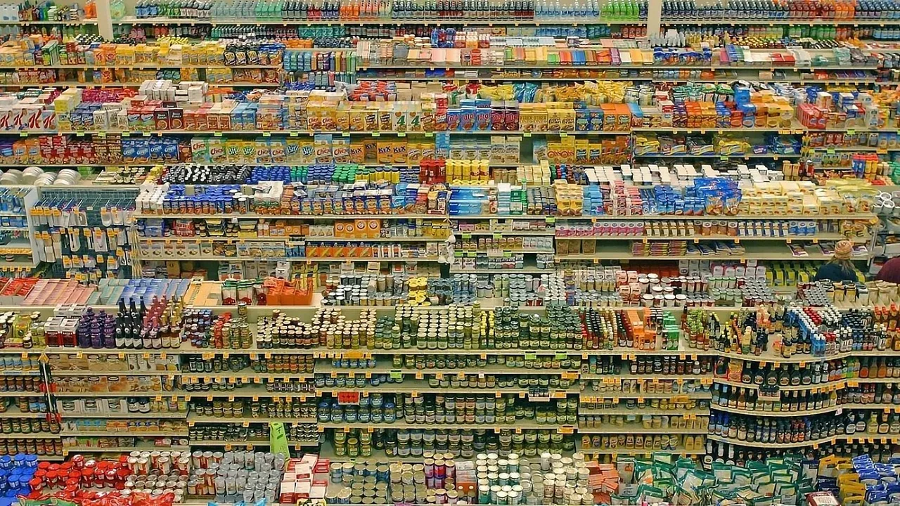 Koyaanisqatsi (1983)