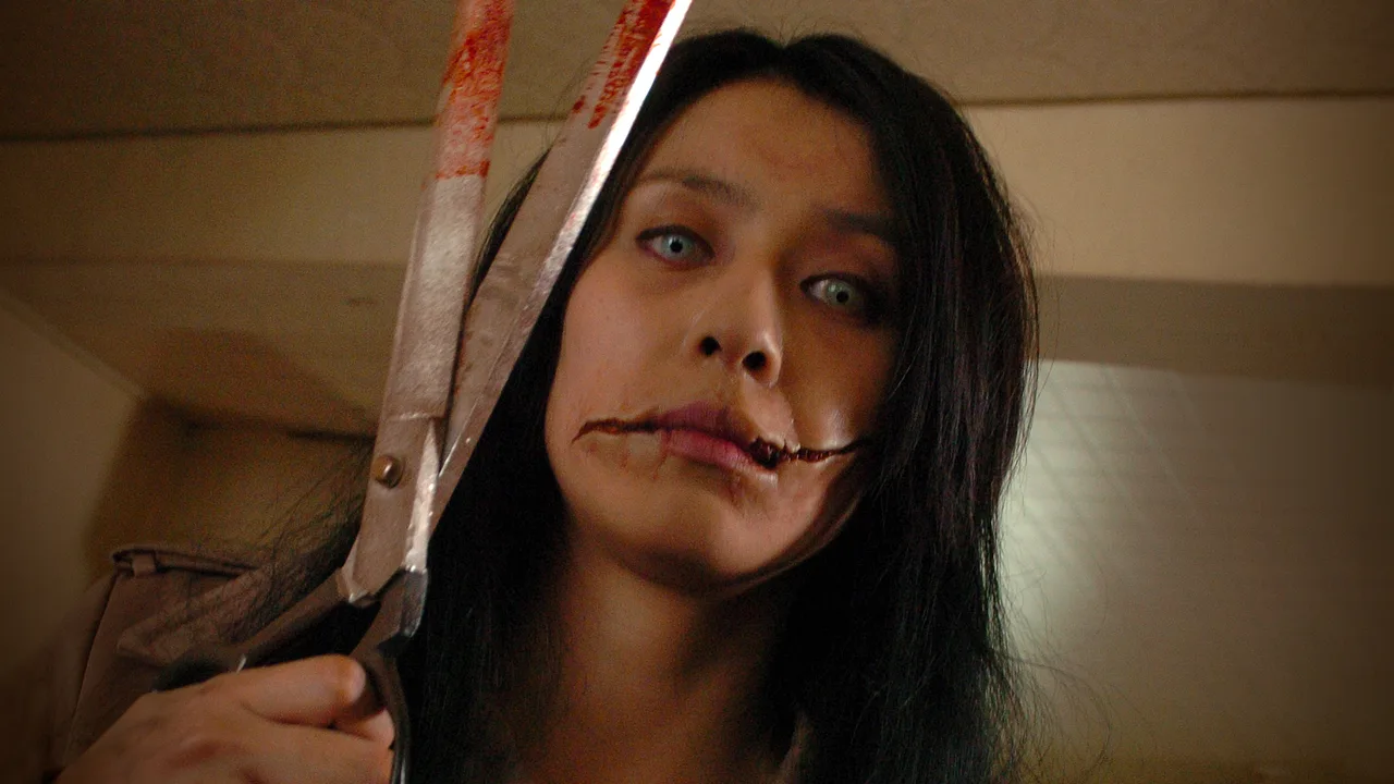 Carved: The Slit-Mouthed Woman (2007)