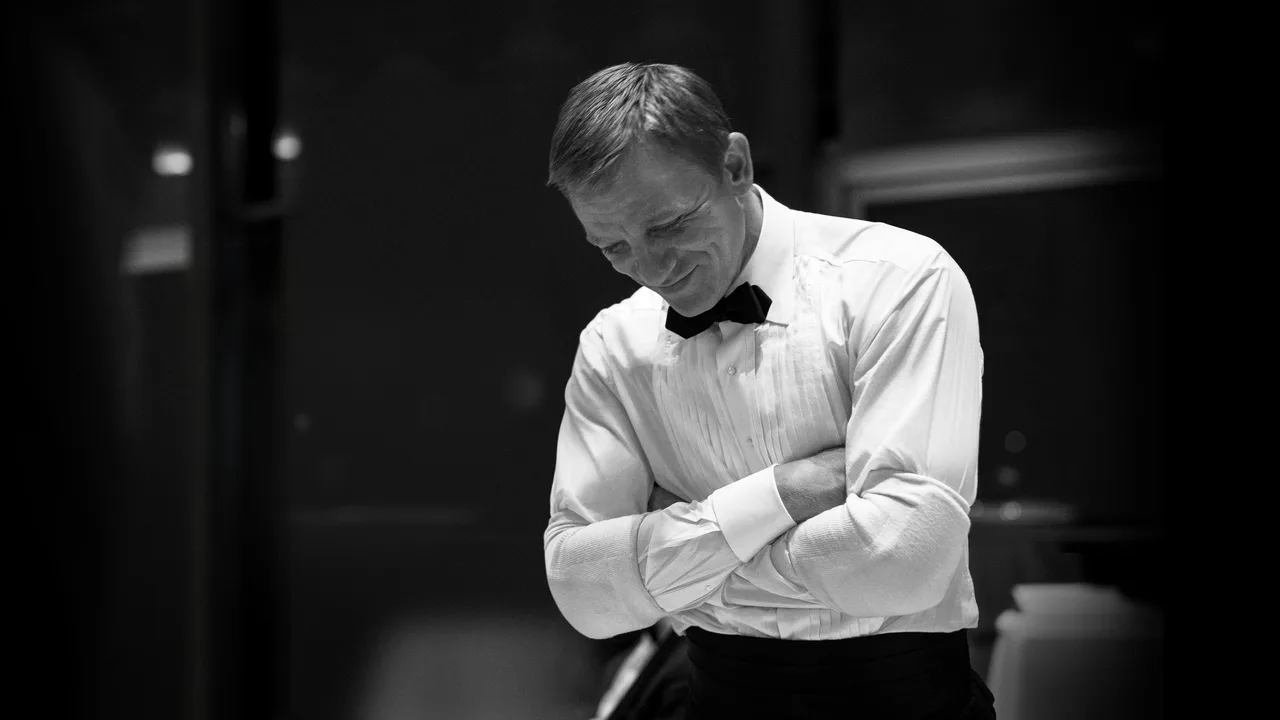 Being James Bond (2021)