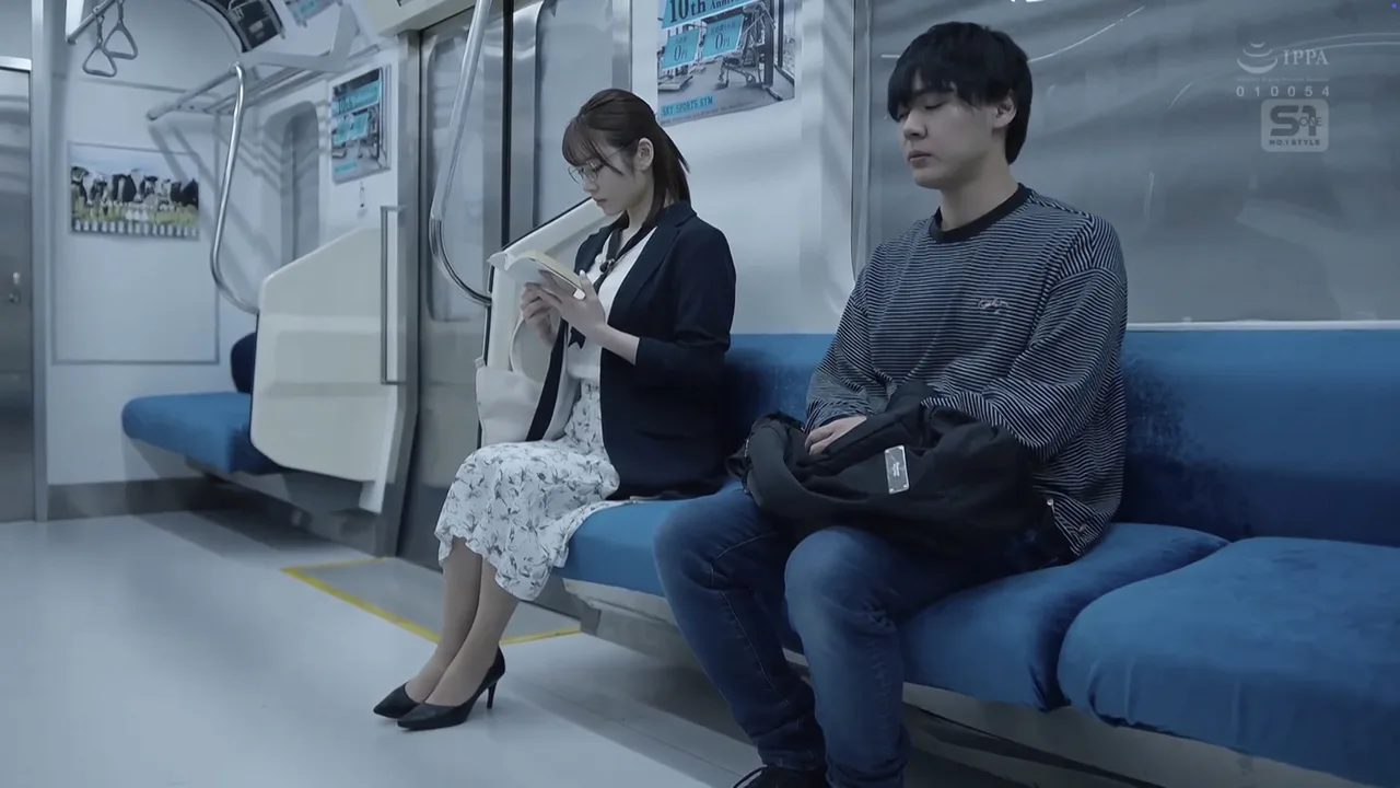 普段は物静かな文系の美女におち●ぽ調教されちゃう (2025)