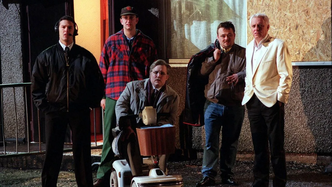 Phoenix Nights (2001)