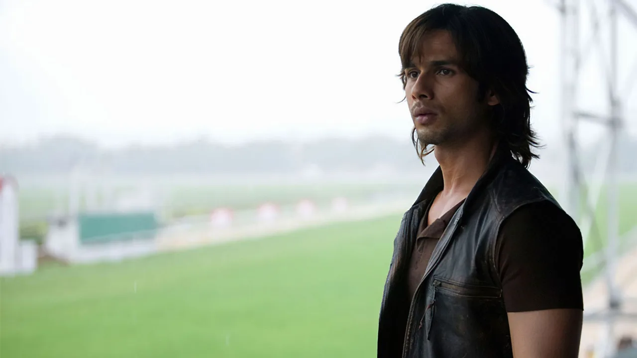 Kaminey (2009)