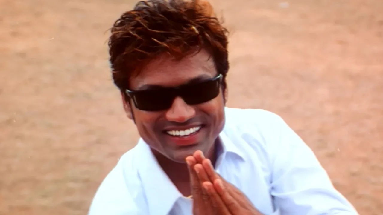 Ah Aah: Anbe Aaruyire (2005)