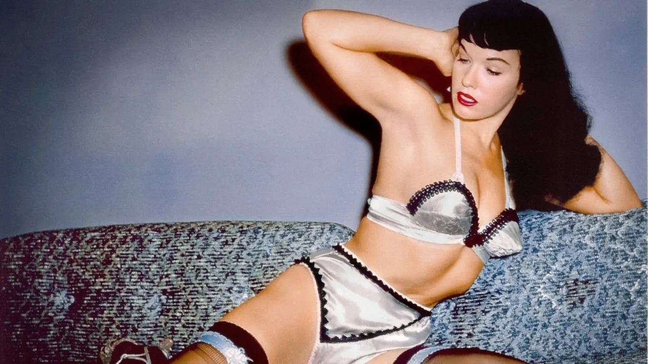 Bettie Page Reveals All (2013)