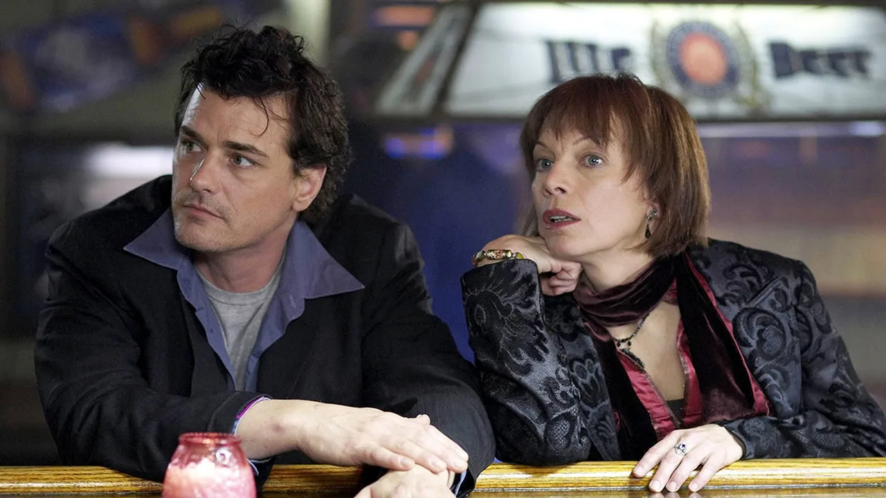 Slings & Arrows (2003)