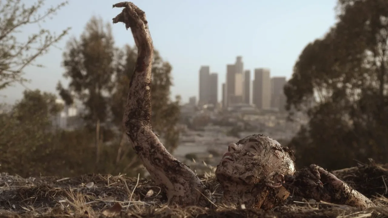 Starry Eyes (2014)