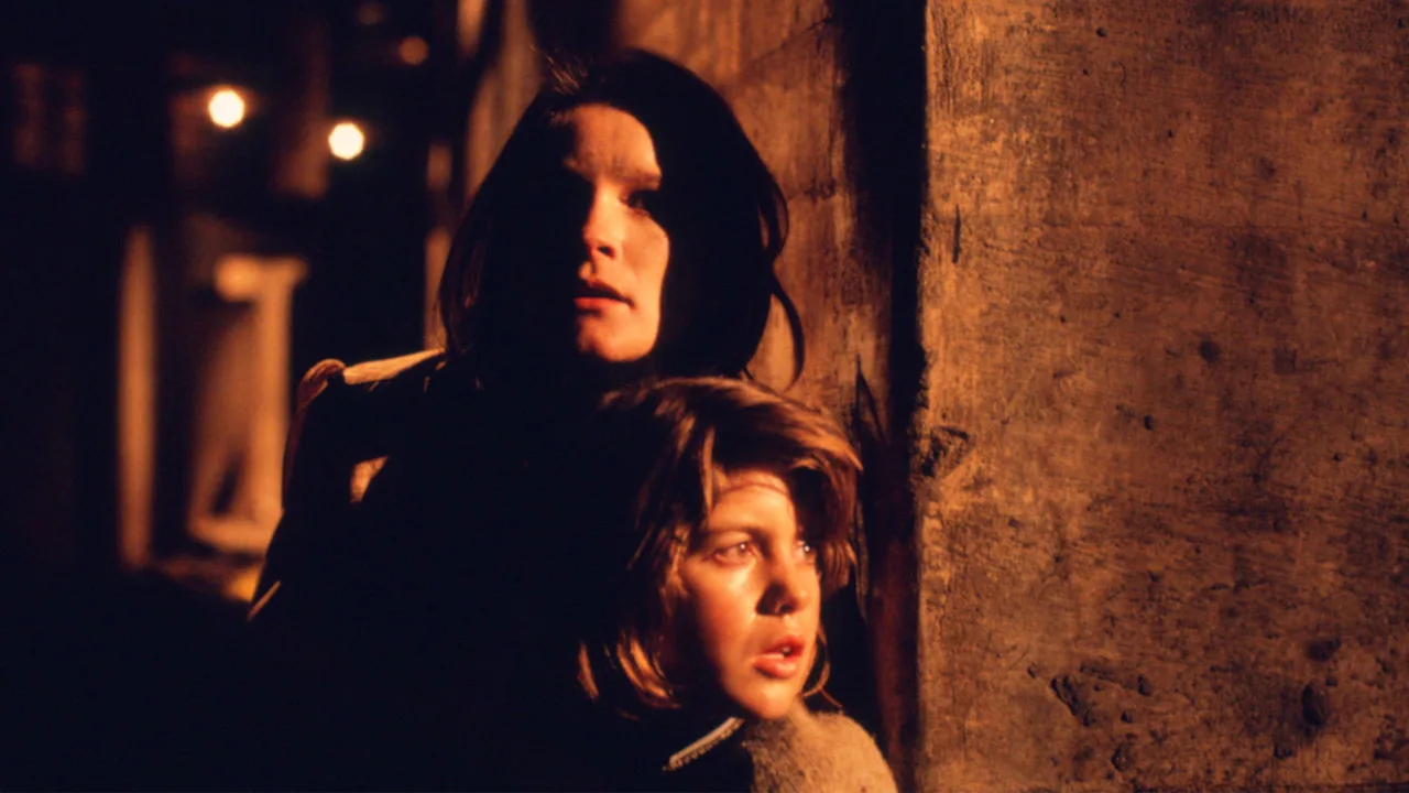 A Stranger Is Watching (1982)