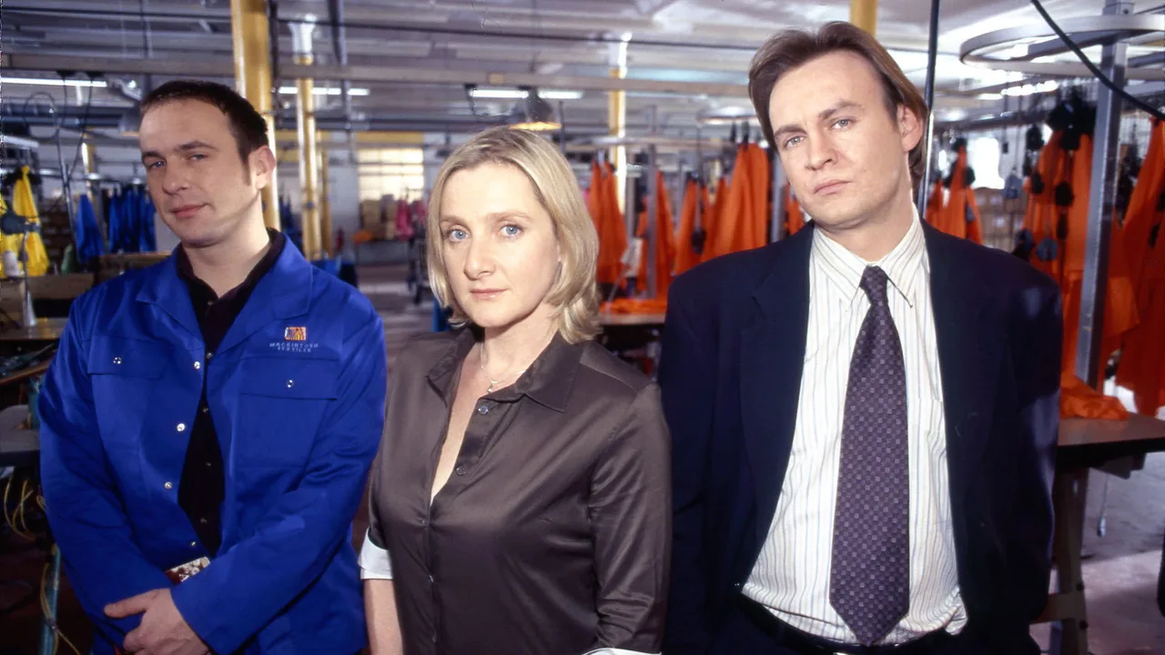 Clocking Off (2000)