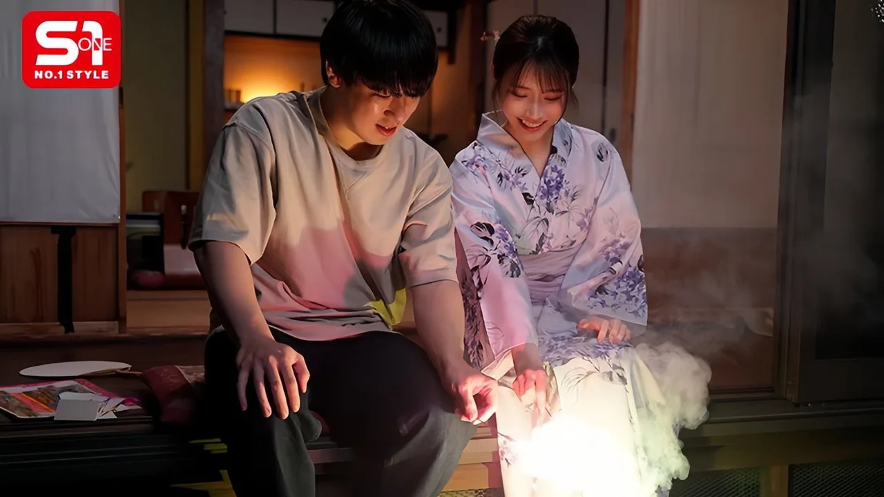 8月26日 花火大会の夜 ずっと両片想いだった僕らは結ばれ 十数年分の’好き’をぶつけ合うように身体を貪り合った 河北彩伽 (2025)