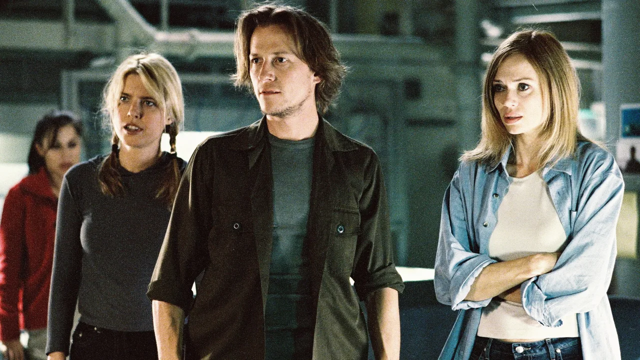 Raging Sharks (2005)