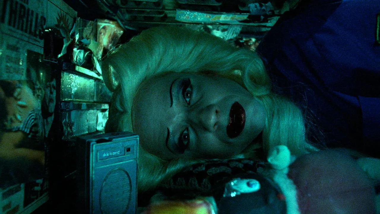 Hedwig and the Angry Inch (2001)