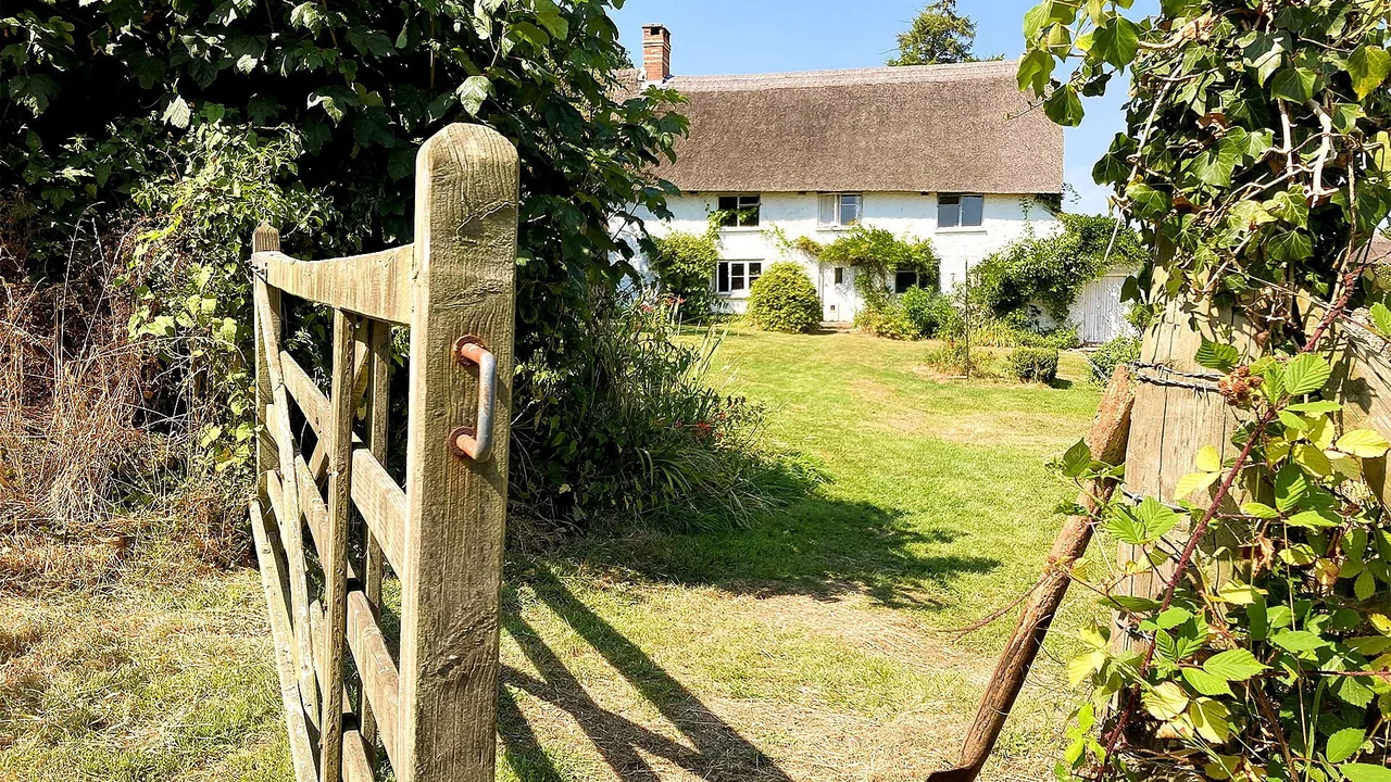 Escape to the Country (2002)
