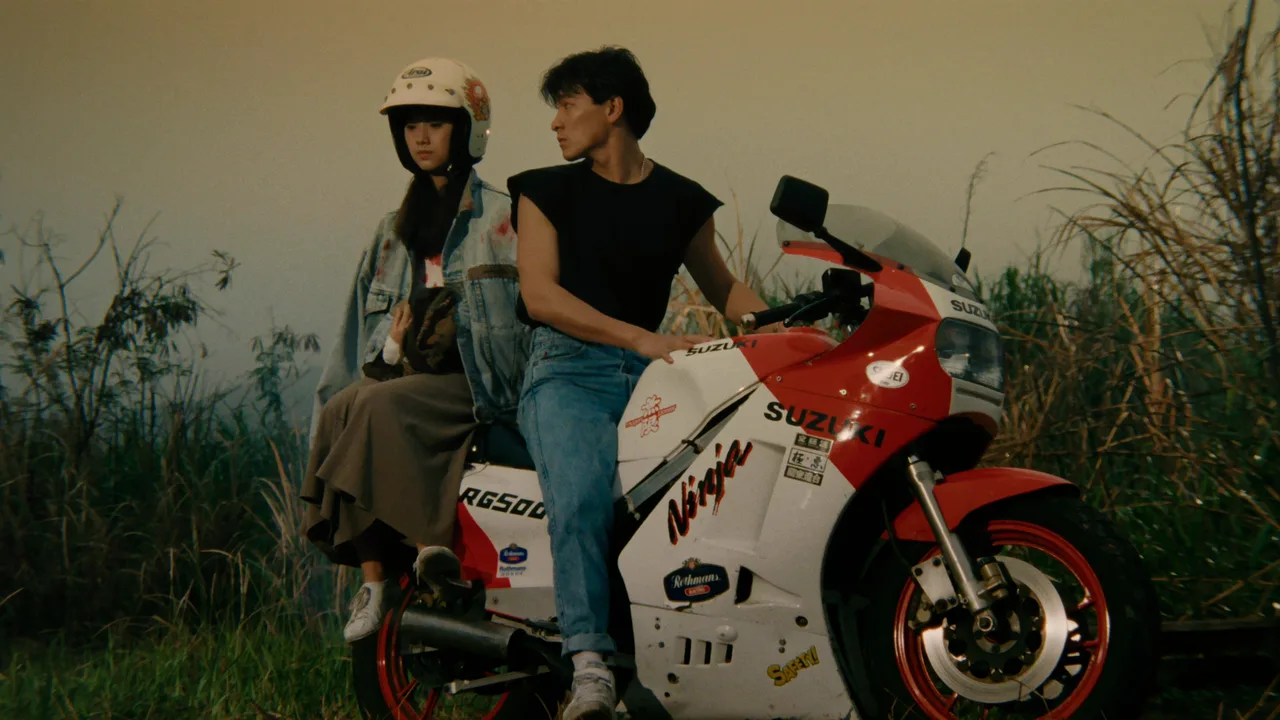 A Moment of Romance (1990)
