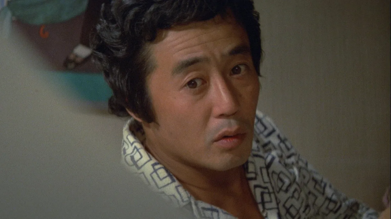 Kōshoku tōmei ningen: onnayu nozoki (1979)