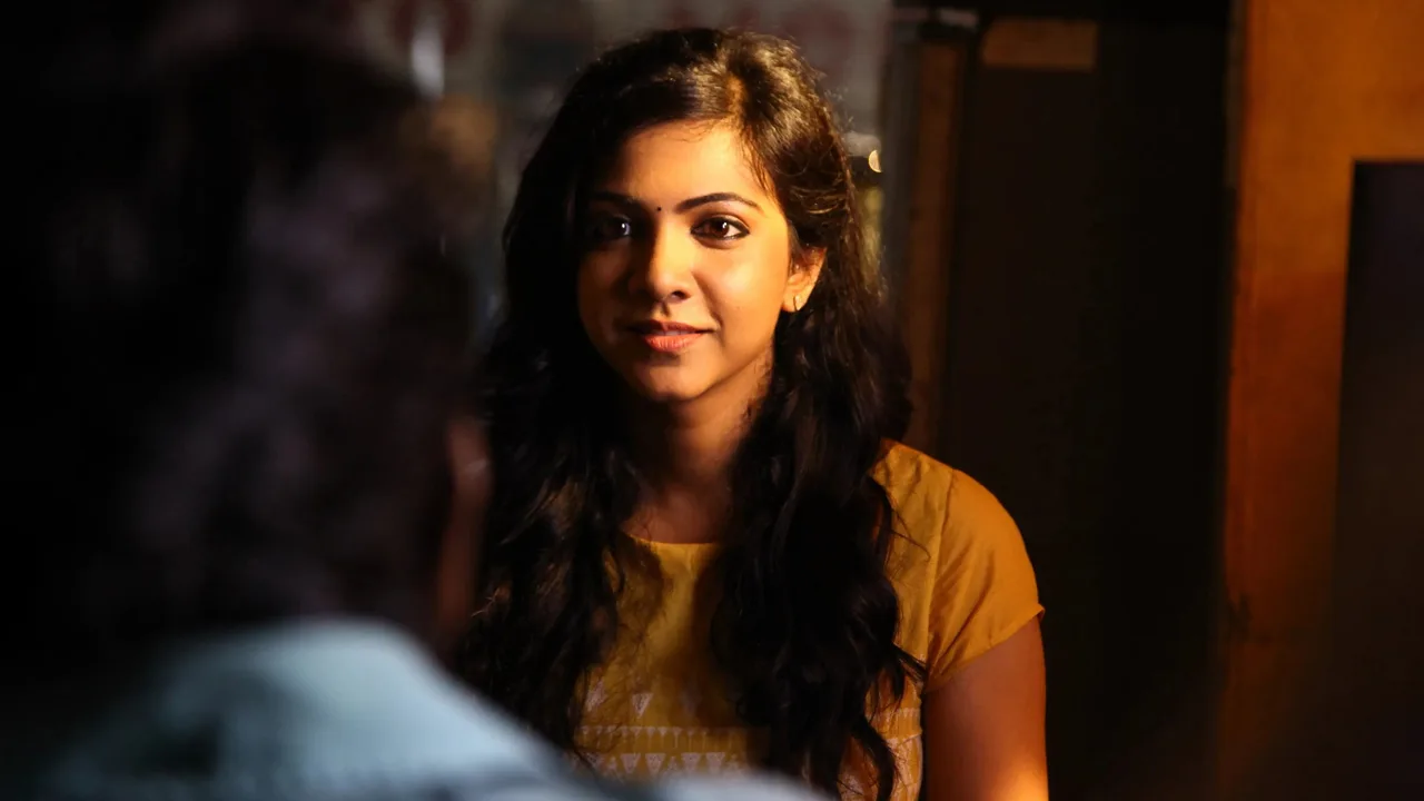 Kadhalum Kadanthu Pogum (2016)